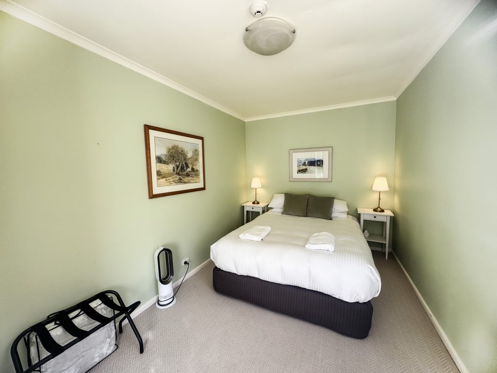 Queen Ensuite Room 8