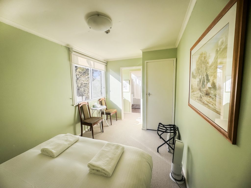 Queen Ensuite Room 8