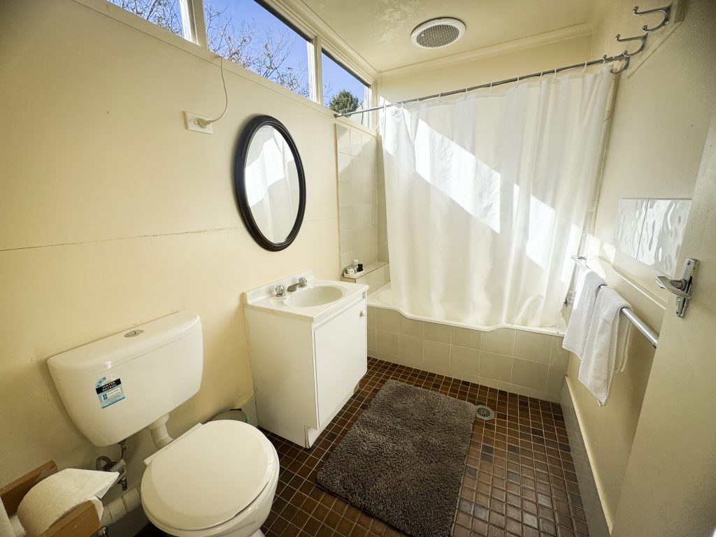 Queen Ensuite Room 8