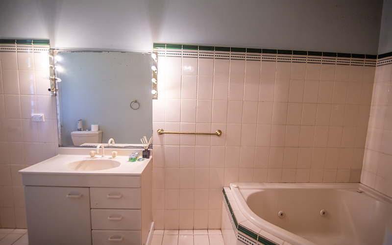 Queen Ensuite Room 24